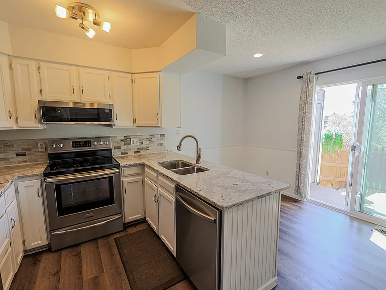 10486 W Dartmouth Ave #TOWNHOUSE — Photo 9