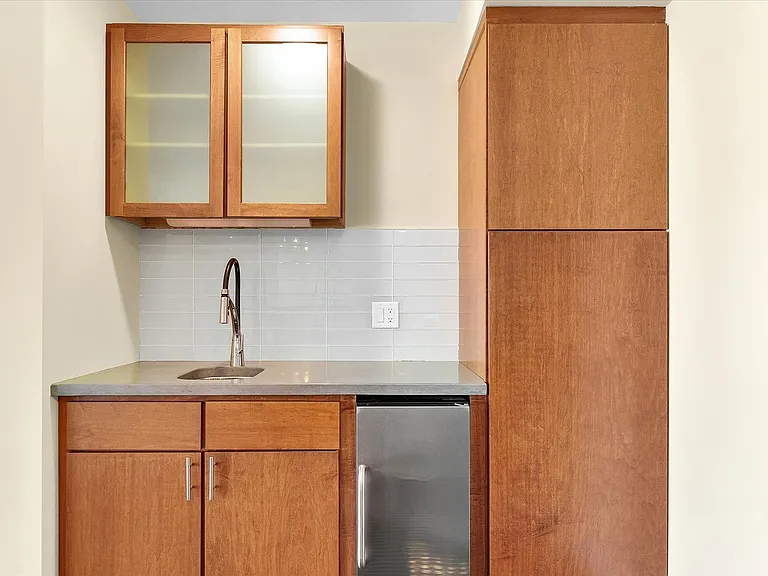 301 N Neil St #808-809 — Photo 17