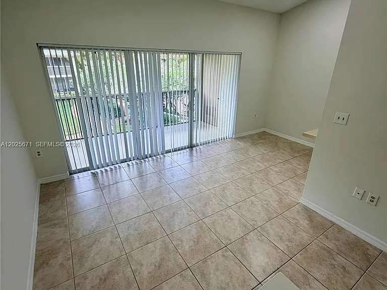 19216 Glenmoor Dr #19216 — Photo 17