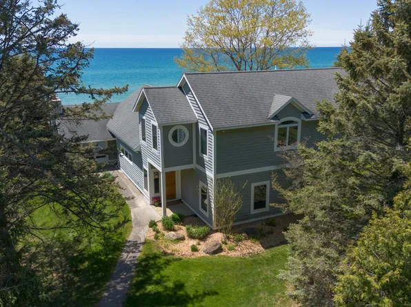 3801 N Scenic Dr, Muskegon, MI 49445