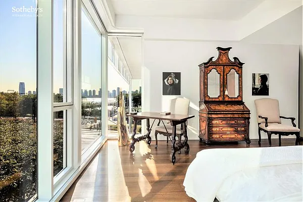 Sold by Sotheby's International Realty | media 7