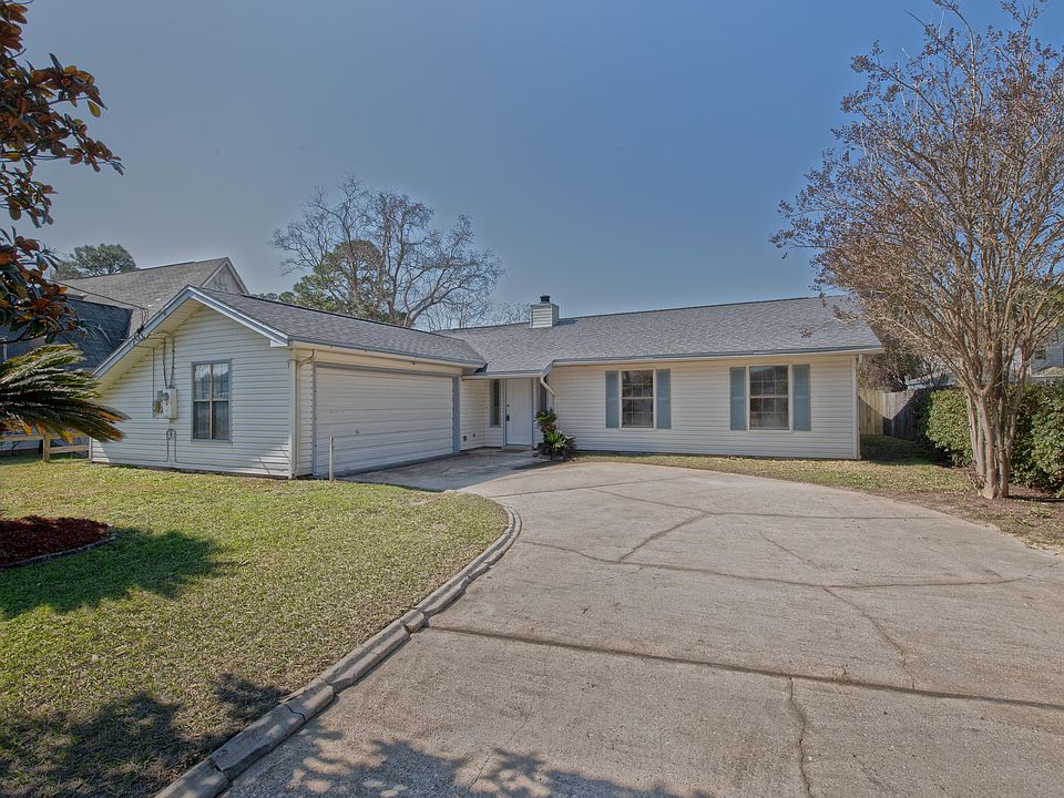 1st image of 211 Seville Cir