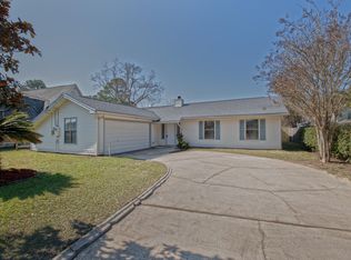 211 Seville Cir, Mary Esther, FL 32569