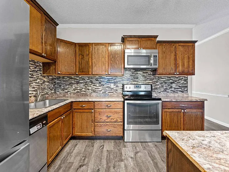 255 Woodstream Dr — Photo 3