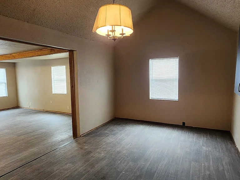 2120 Houston Ave — Photo 10