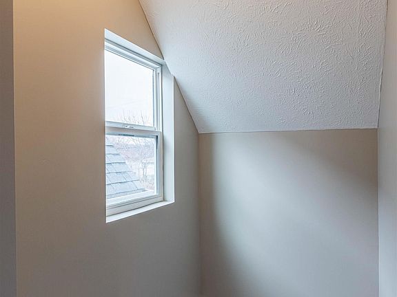 4th image of 6928 Binney St