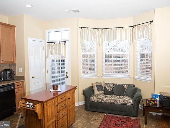 5th image of 410 Kintyre Ln