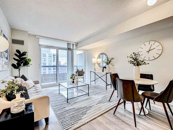 15 Northtown Way #2316, Toronto, ON M2N 7A2