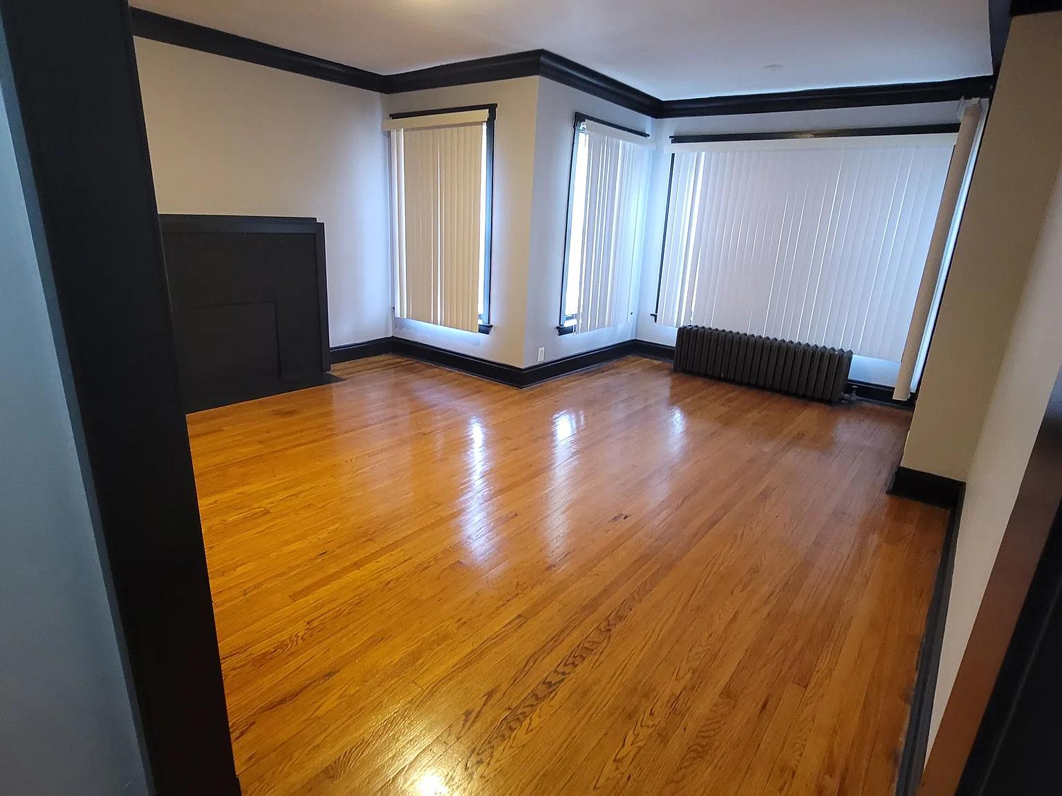 2 bed, 1000 sqft, $1,300 — Photo 3