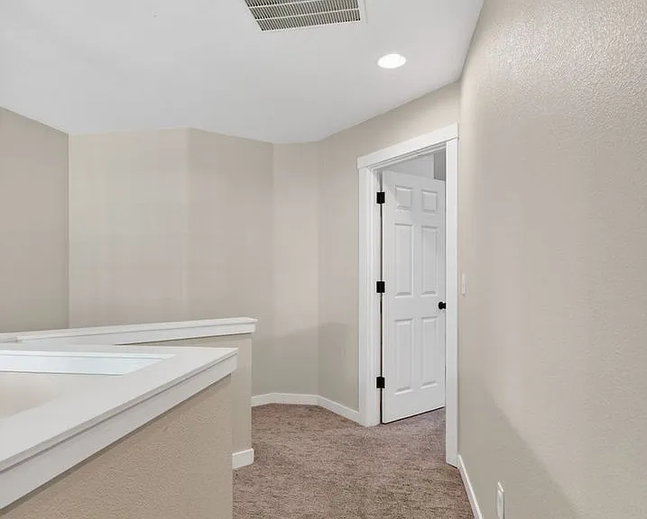 1574 SE Nylace Ln — Photo 37