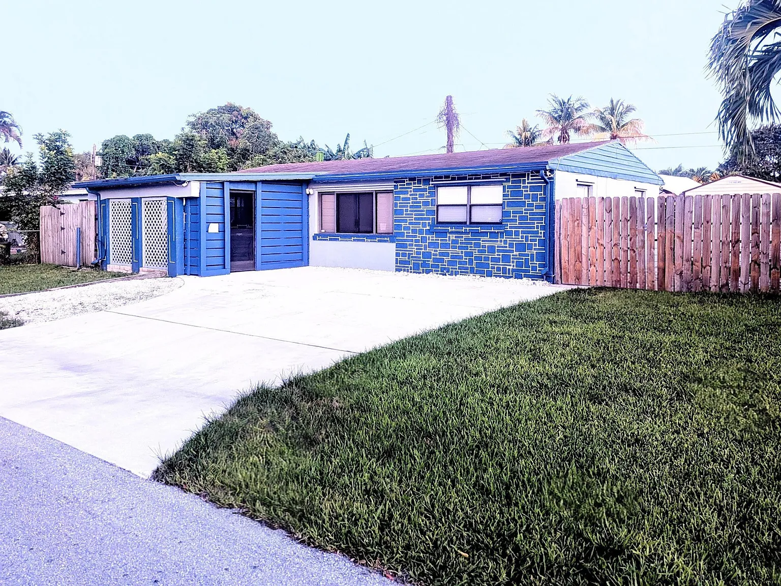 3 bed, 2.0 bath, 1008 sqft, $3,200 — Photo 3