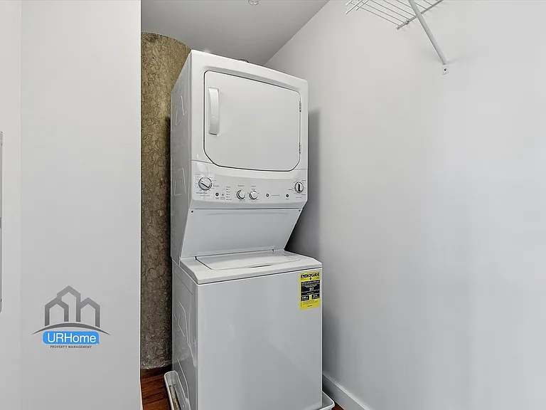 1926 W Burnside St #202 — Photo 24