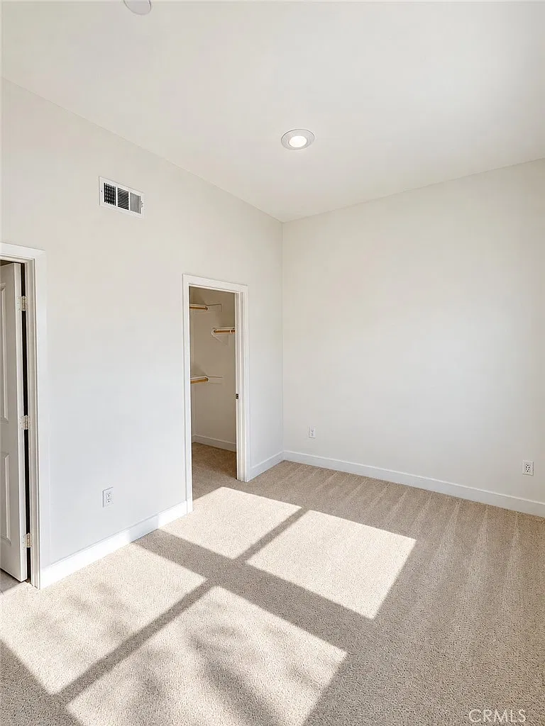 3 bed, 3.5 bath, 1703 sqft, $4,500 — Photo 3