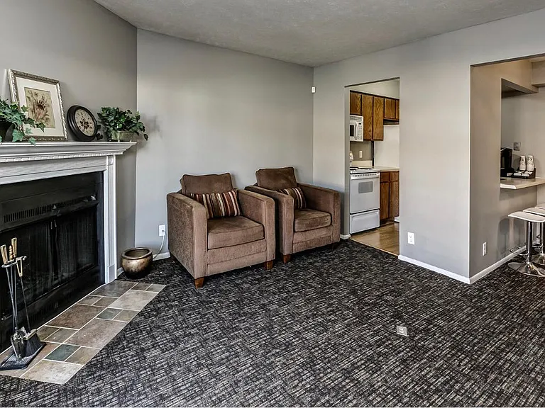 Howard Street Apartments — Photo 13