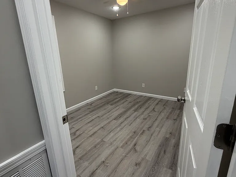 1214 Maple St — Photo 4