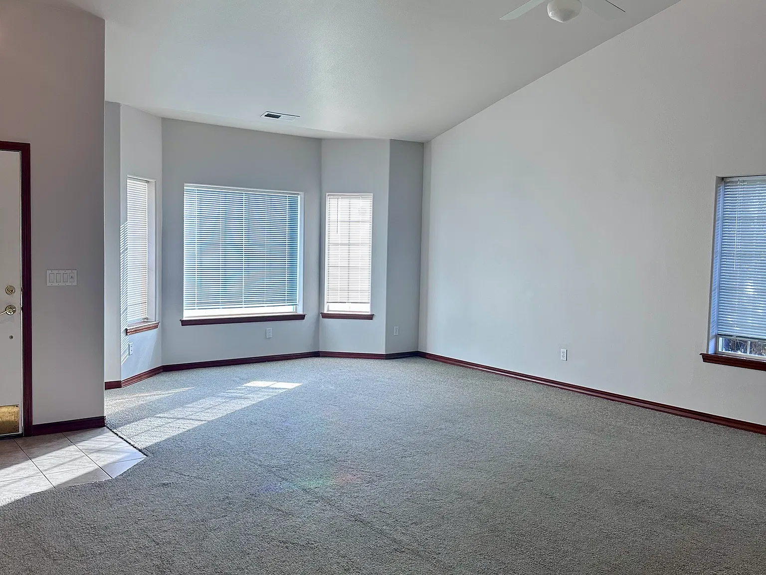 3 bed, 1604 sqft, $2,300 — Photo 2