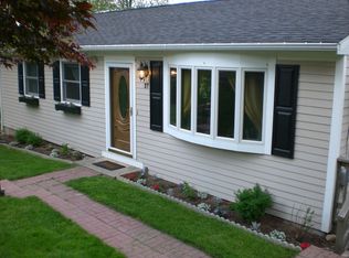 27 Berkshire Dr, Brookfield, CT 06804