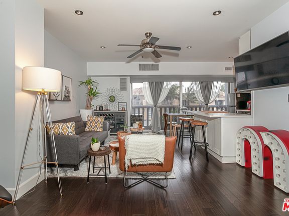 2nd image of 999 N Doheny Dr APT 104