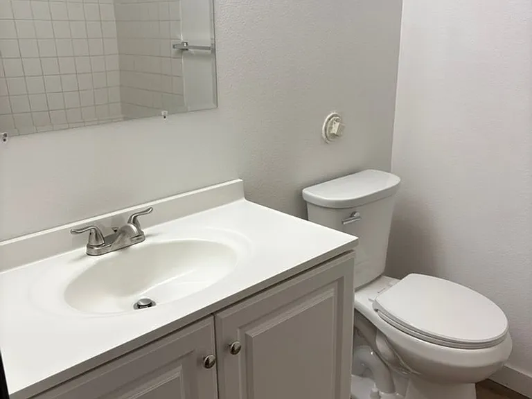 6113-6117 Addison Ct — Photo 7