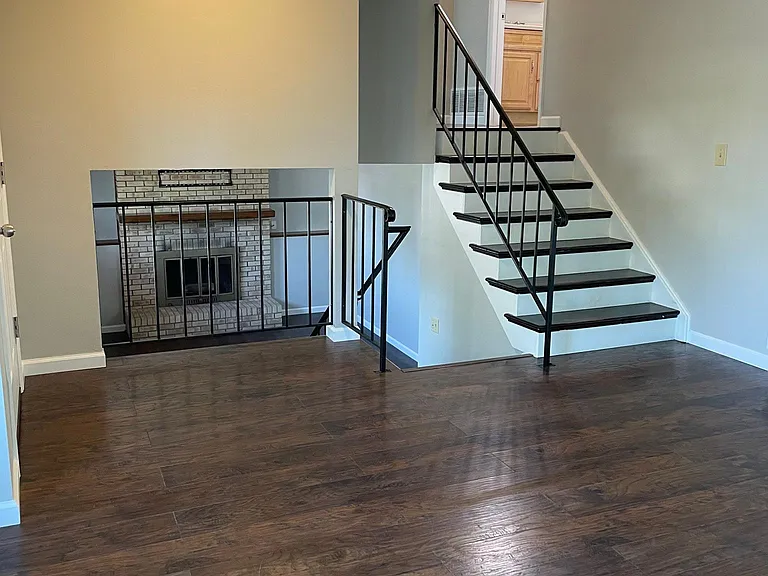 E Progress Cir S — Photo 3
