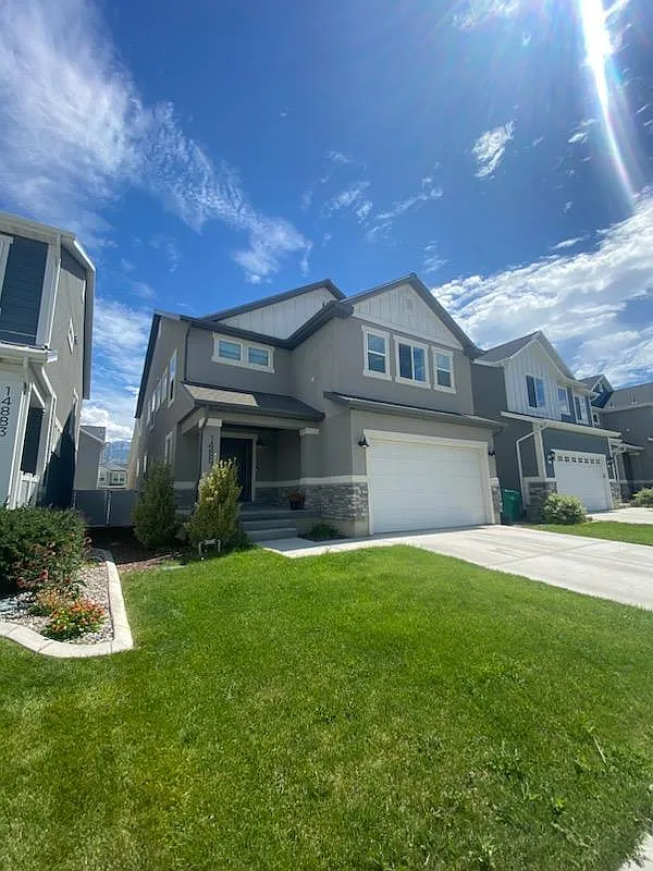 4 bed, 2.5 bath, 2970 sqft, $2,695 — Photo 2