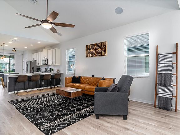2nd image of 3811 Villamore Ln