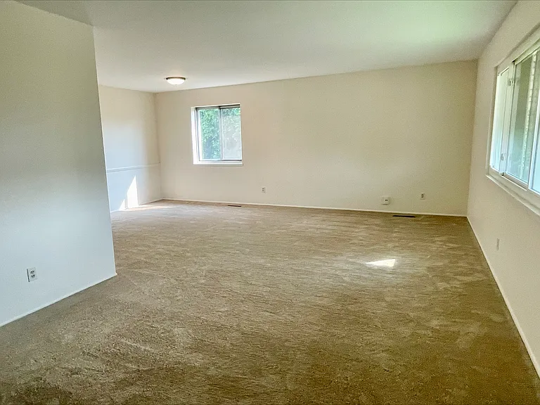 565 Treeside Dr — Photo 6