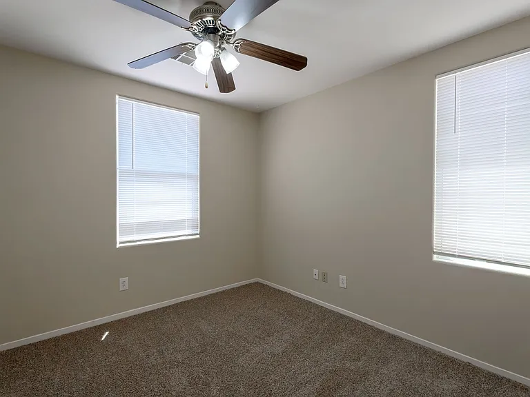 944 Saffex Rose Ave — Photo 21