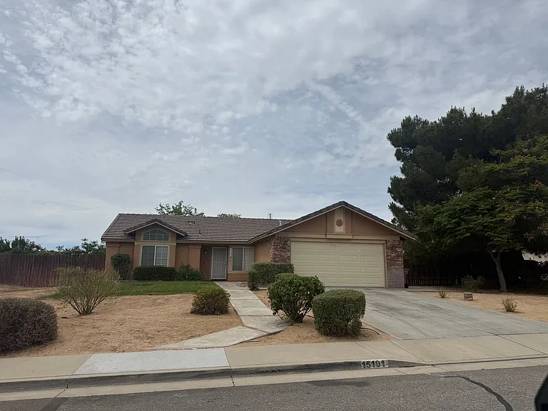 15191 Farmington Ct — Photo 24