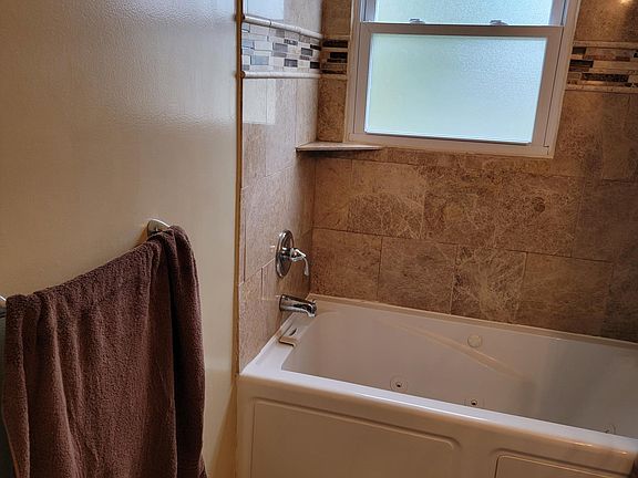 5th image of 19625 Meier St