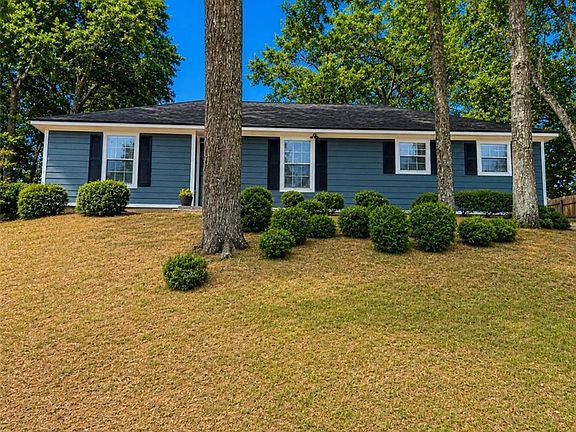3rd image of 1704 Princeton Woods Dr W