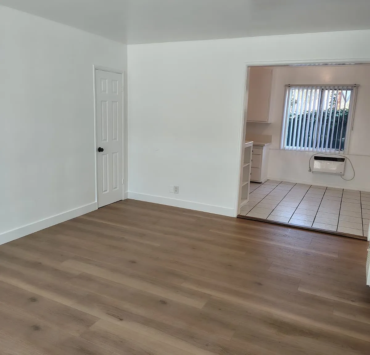 15531 Victory Blvd - #B — Photo 4