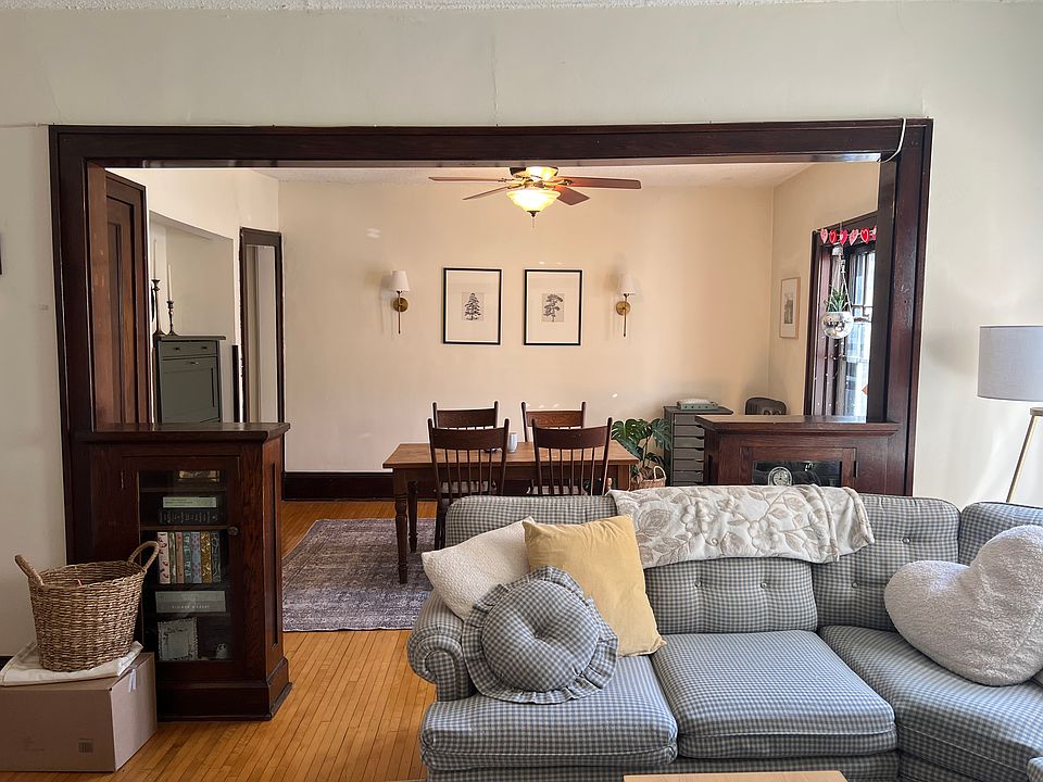 Living room - Dining Area