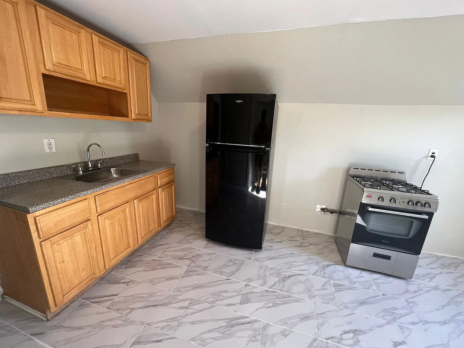 2 bed, 800 sqft, $1,699 — Photo 1