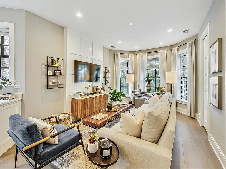 2511 N Francisco Ave #2 — Photo 4