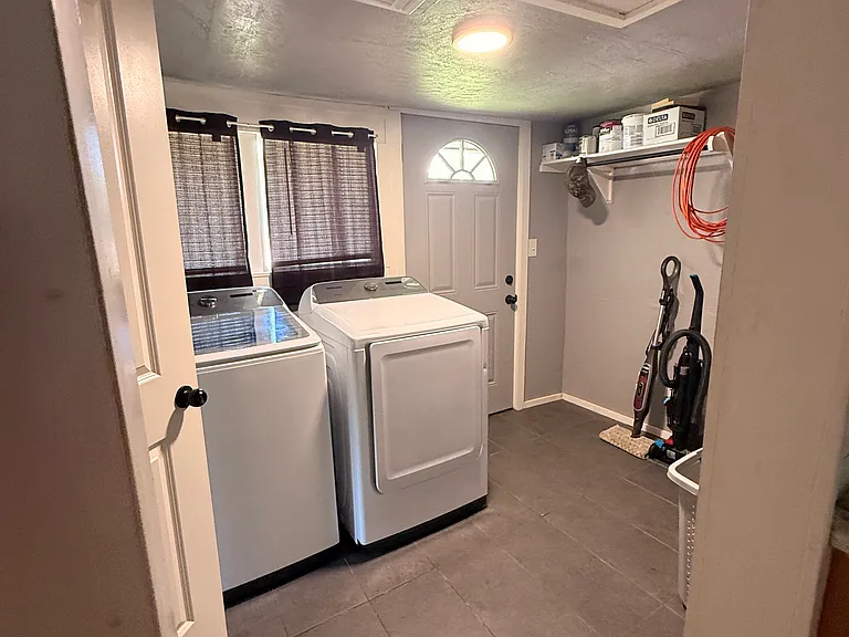 611 N Van Buren Ave — Photo 8