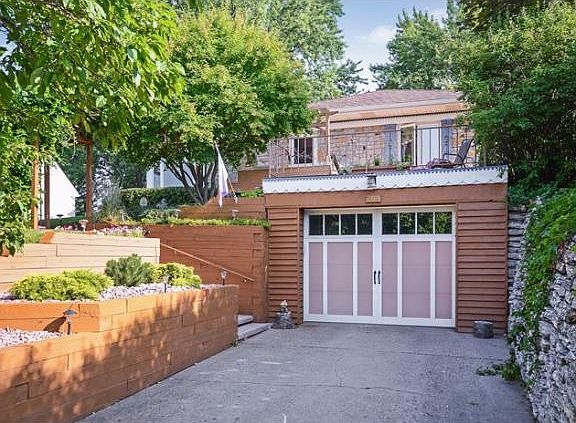 3rd image of 209 Logan Ave W