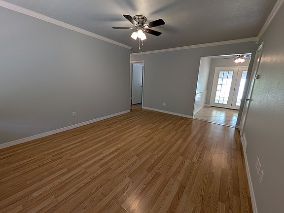 2nd image of 313 Davis Cir