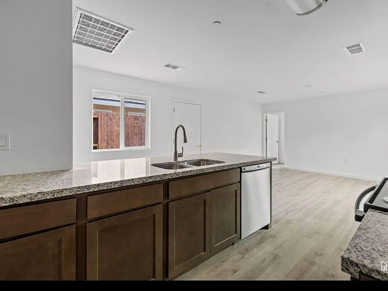 1413 Oregon St #1 — Photo 4
