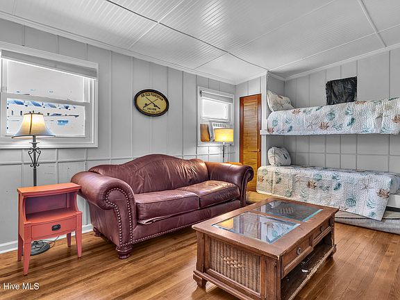 5th image of 610 N Topsail Dr
