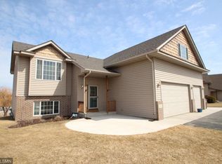 28520 Lakeside Dr, Lindstrom, MN 55045