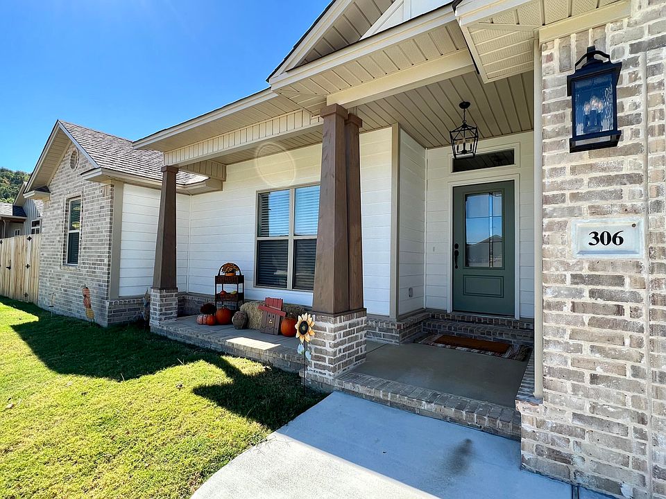 1st image of 306 Promenade Cir