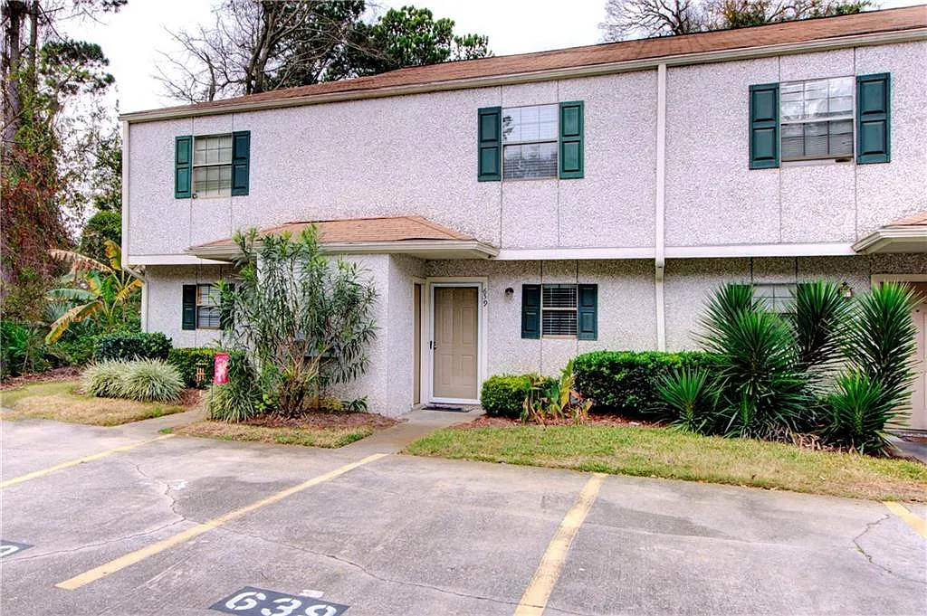 2 bed, 1.5 bath, 1176 sqft, $1,600 — Photo 1