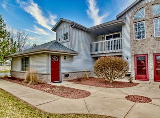 711 Quinlan Dr, Pewaukee, WI 53072
