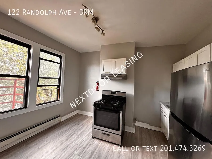 122 Randolph Ave — Photo 2