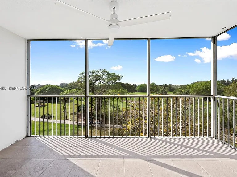 3050 N Palm Aire Dr #501 — Photo 11