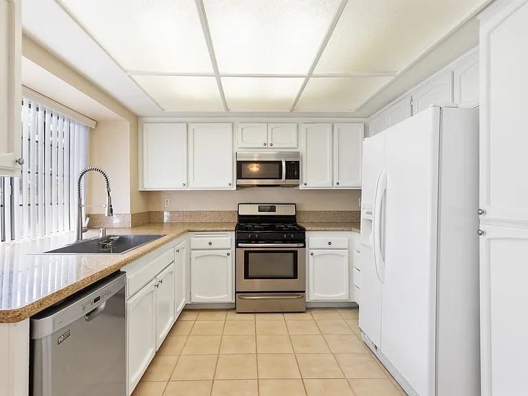 10140 Reseda Blvd #2 — Photo 4