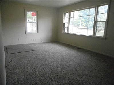3rd image of 6 Park Forest Dr