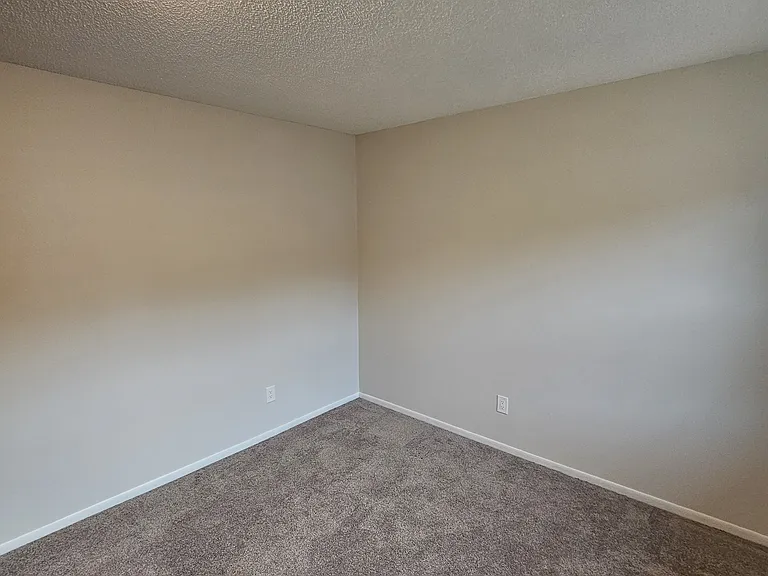 612 4th St N #14 — Photo 19
