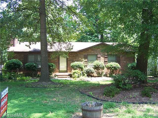 2nd image of 1402 Cliffwood Dr